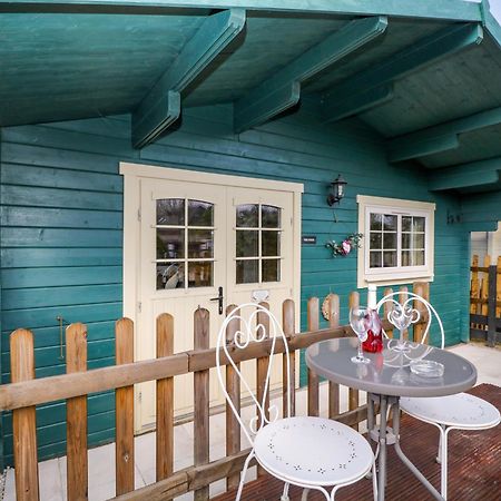 The Nook Villa Суиндън Екстериор снимка