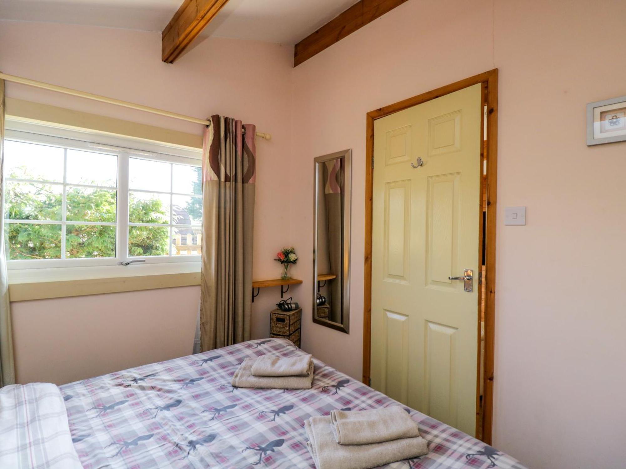 The Nook Villa Суиндън Екстериор снимка