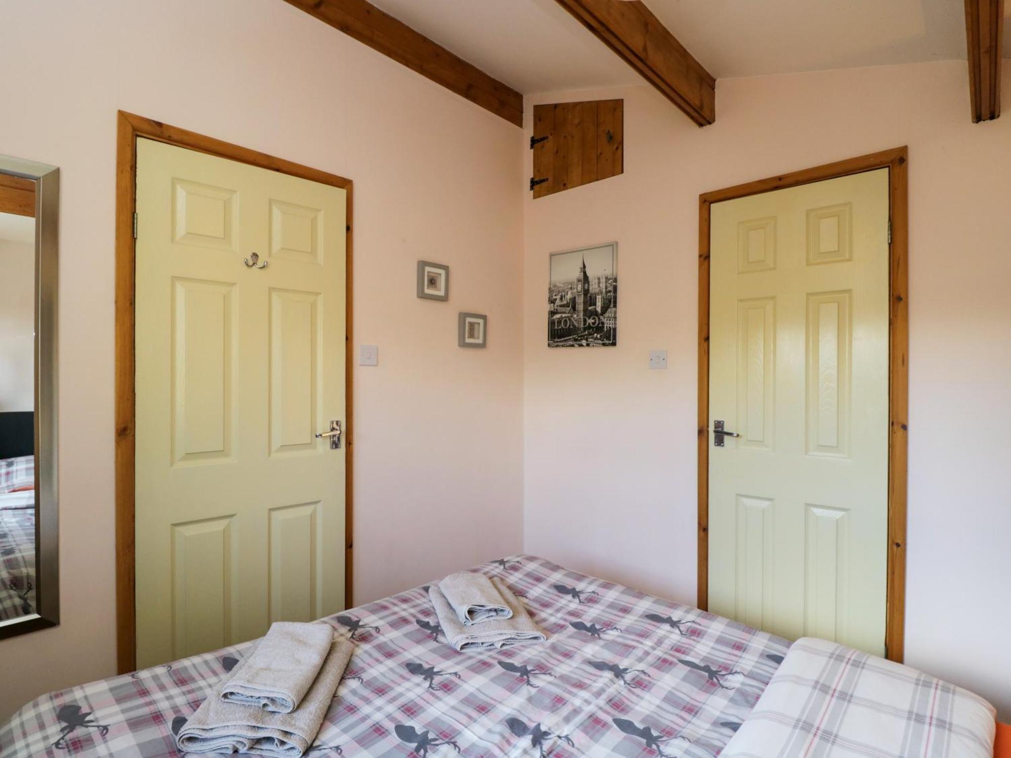 The Nook Villa Суиндън Екстериор снимка