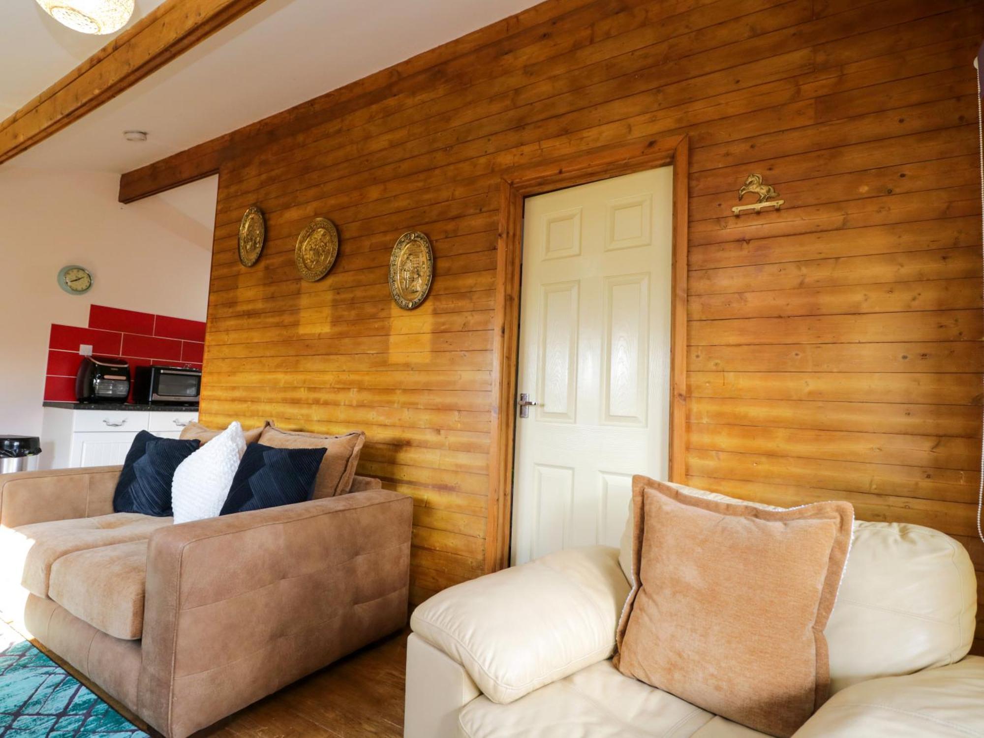 The Nook Villa Суиндън Екстериор снимка