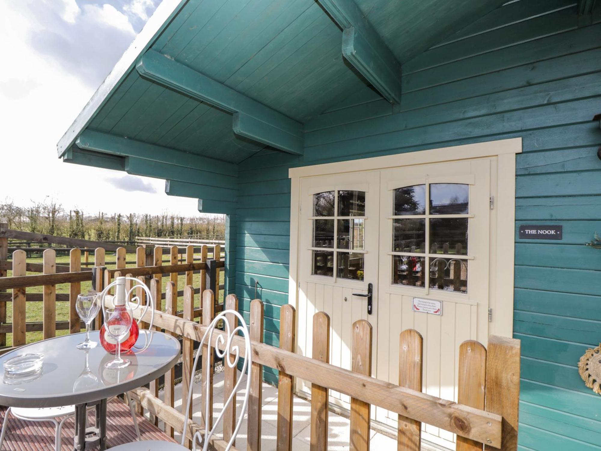 The Nook Villa Суиндън Екстериор снимка